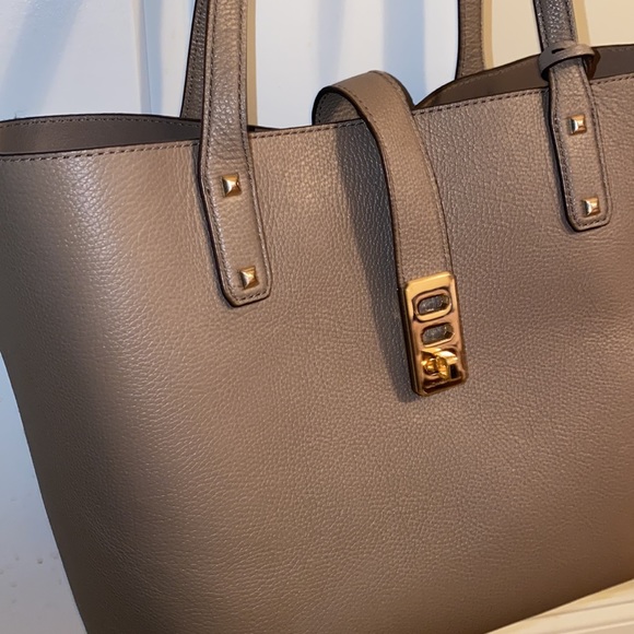 MIchael Kors Tote - Picture 3 of 4